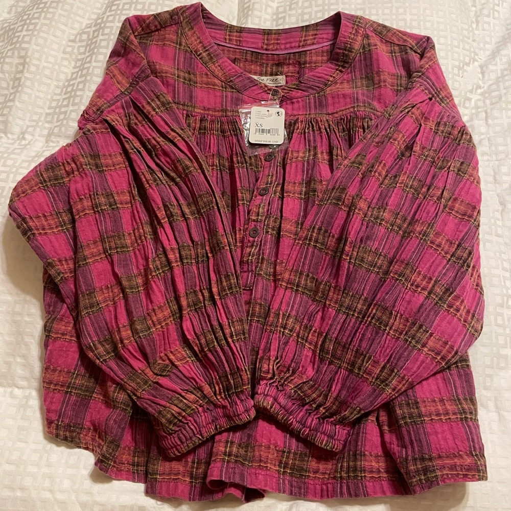 Super cute Free People bubble sleeve plaid top. NWT. Size xs.
